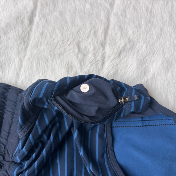 Lululemon Hotty Hot Shorts 4” Blue Striped Running Size 8 Secure Zip Pocket - Picture 6 of 9